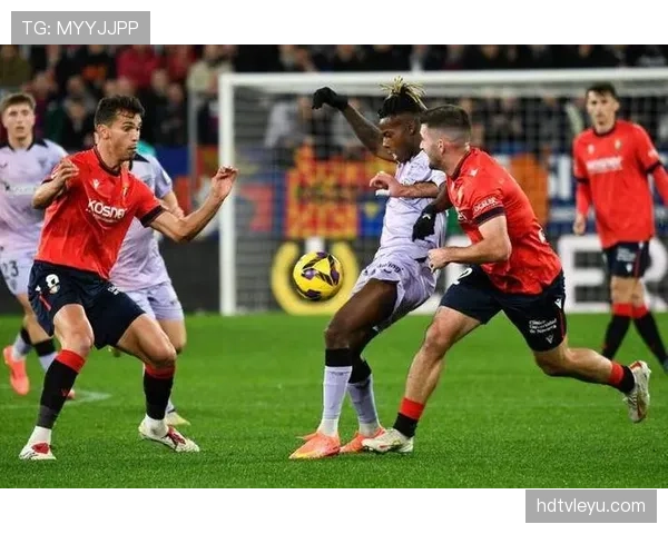 西甲豪门遭遇铁桶阵，战术破局成焦点