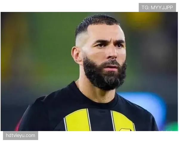 本泽马射门方式解析：技术特点与近期表现趋势